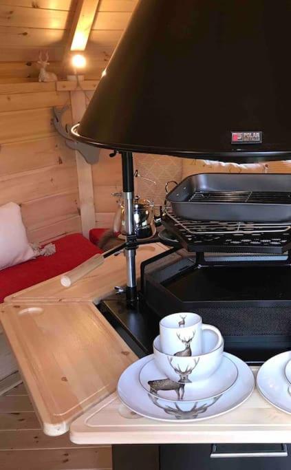 Romantic Treehouse With Hot Tub & Bbq Lodge Praze an Beeble Екстериор снимка