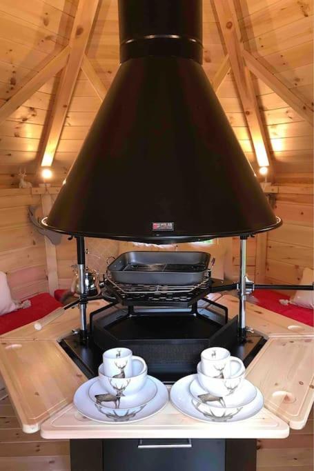 Romantic Treehouse With Hot Tub & Bbq Lodge Praze an Beeble Екстериор снимка