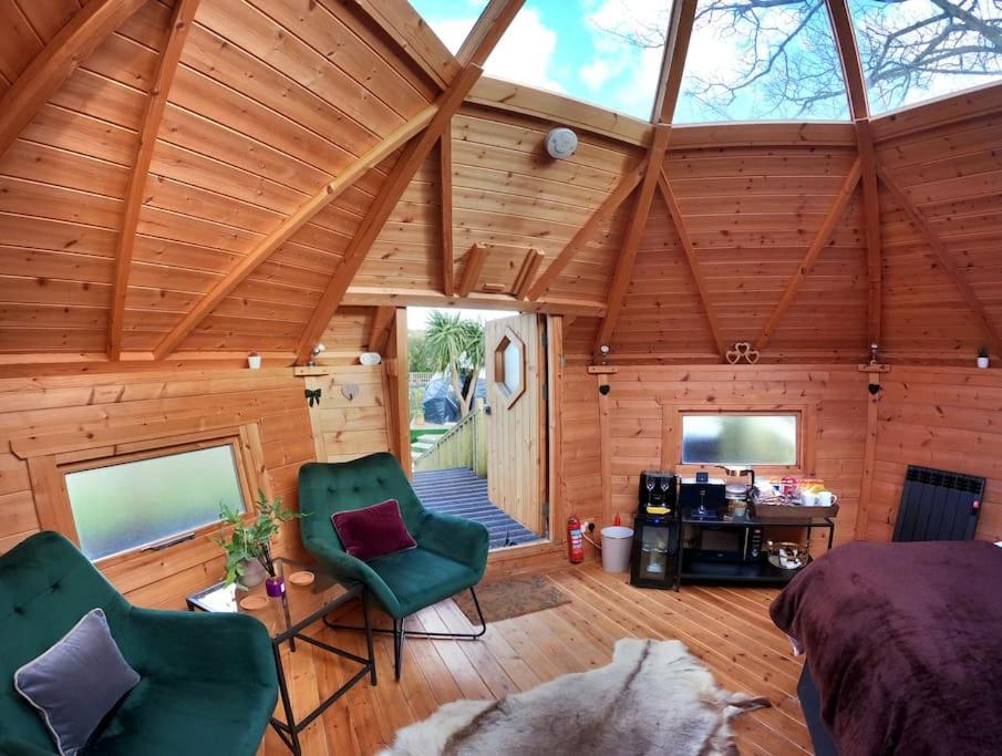 Romantic Treehouse With Hot Tub & Bbq Lodge Praze an Beeble Екстериор снимка