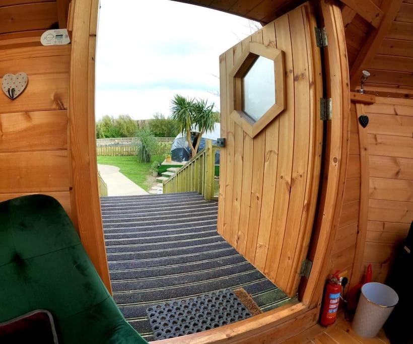 Romantic Treehouse With Hot Tub & Bbq Lodge Praze an Beeble Екстериор снимка
